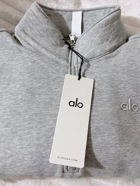 Alo Quarter Zip Pullover in Heather Gray